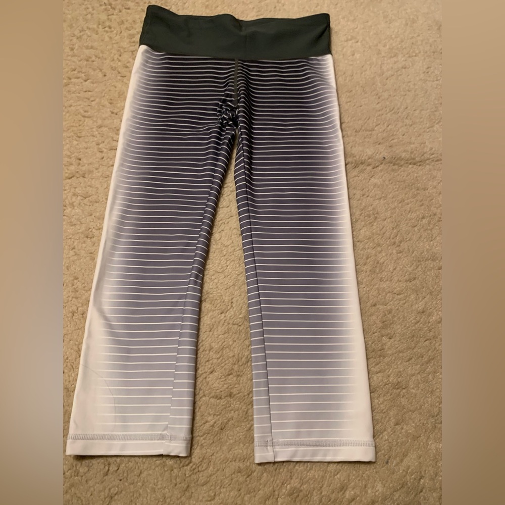 Gap fit striped cropped leggings XS